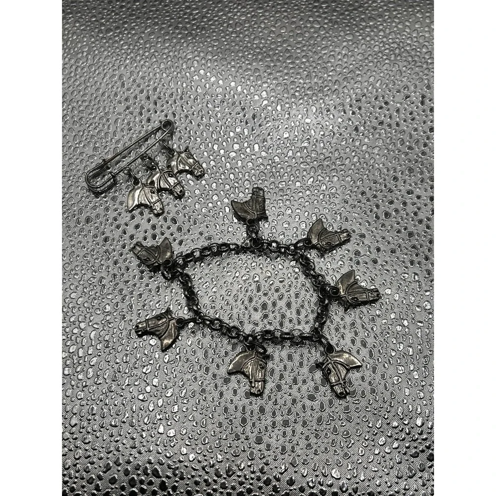 Vintage Horse Bracelet Silver Tone VTG 7 Horse Heads Chisel Jewelry 7